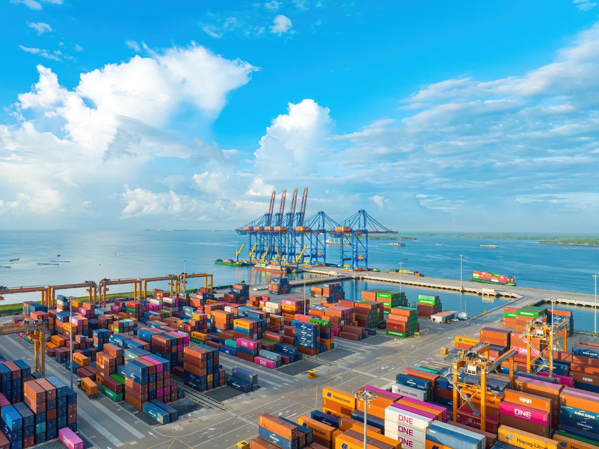 Container ship carrying export cargo. ScripDeal supports RoDTEP and RoSCTL scrips
